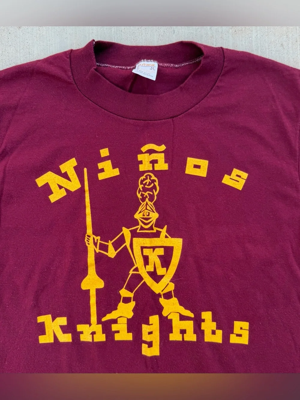 Vintage 80s Sportswear Niños Knights T-Shirt Burgundy Size Medium USA School